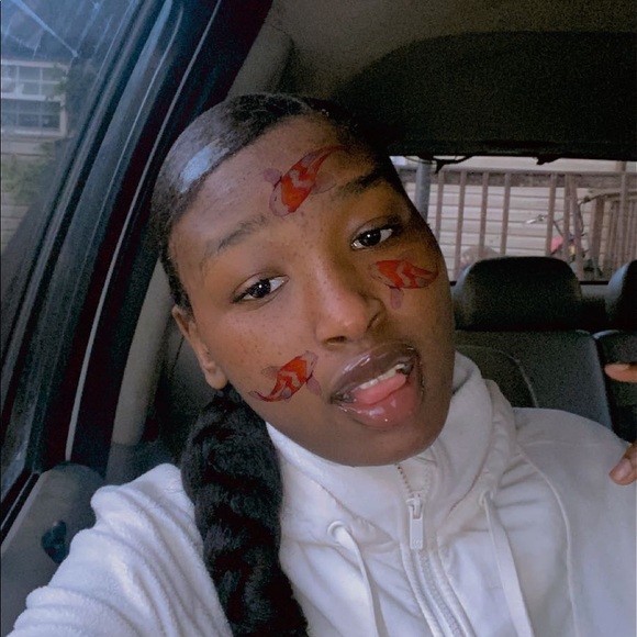 Meet your Posher, Demetreia - Picture 1 of 1